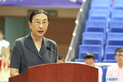 张政文校长致辞典礼上,马克思主义学院教师袁敏教授代表全体教师发言